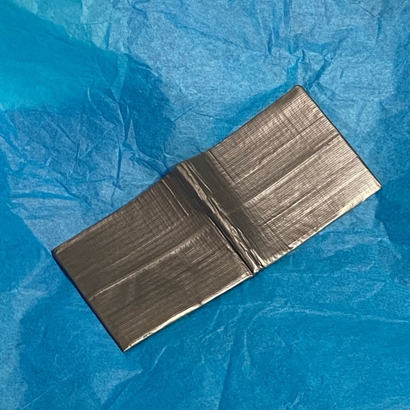 🟢5/$25 𝑯𝒂𝒏𝒅𝒎𝒂𝒅𝒆 Classic Duct Wallet - Picture 4 of 7